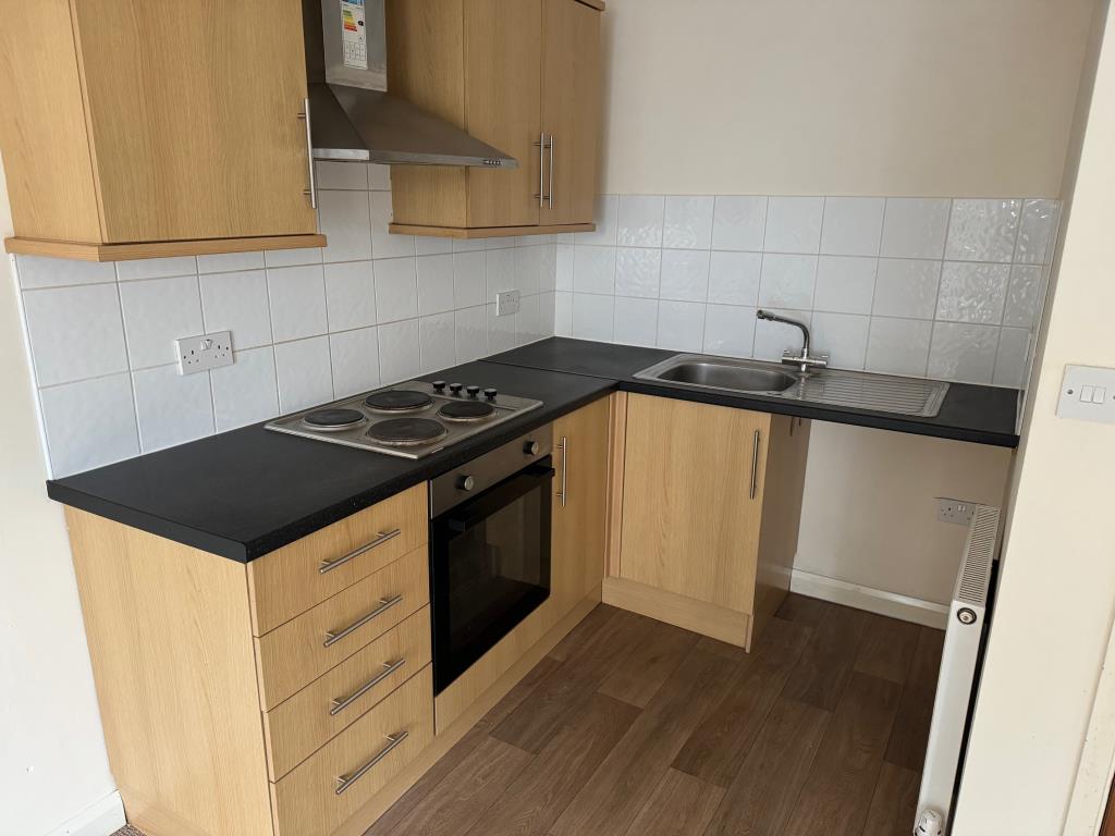 Lot: 46 - FREEHOLD BLOCK OF FOUR FLATS - Flat 2 - Kitchen area